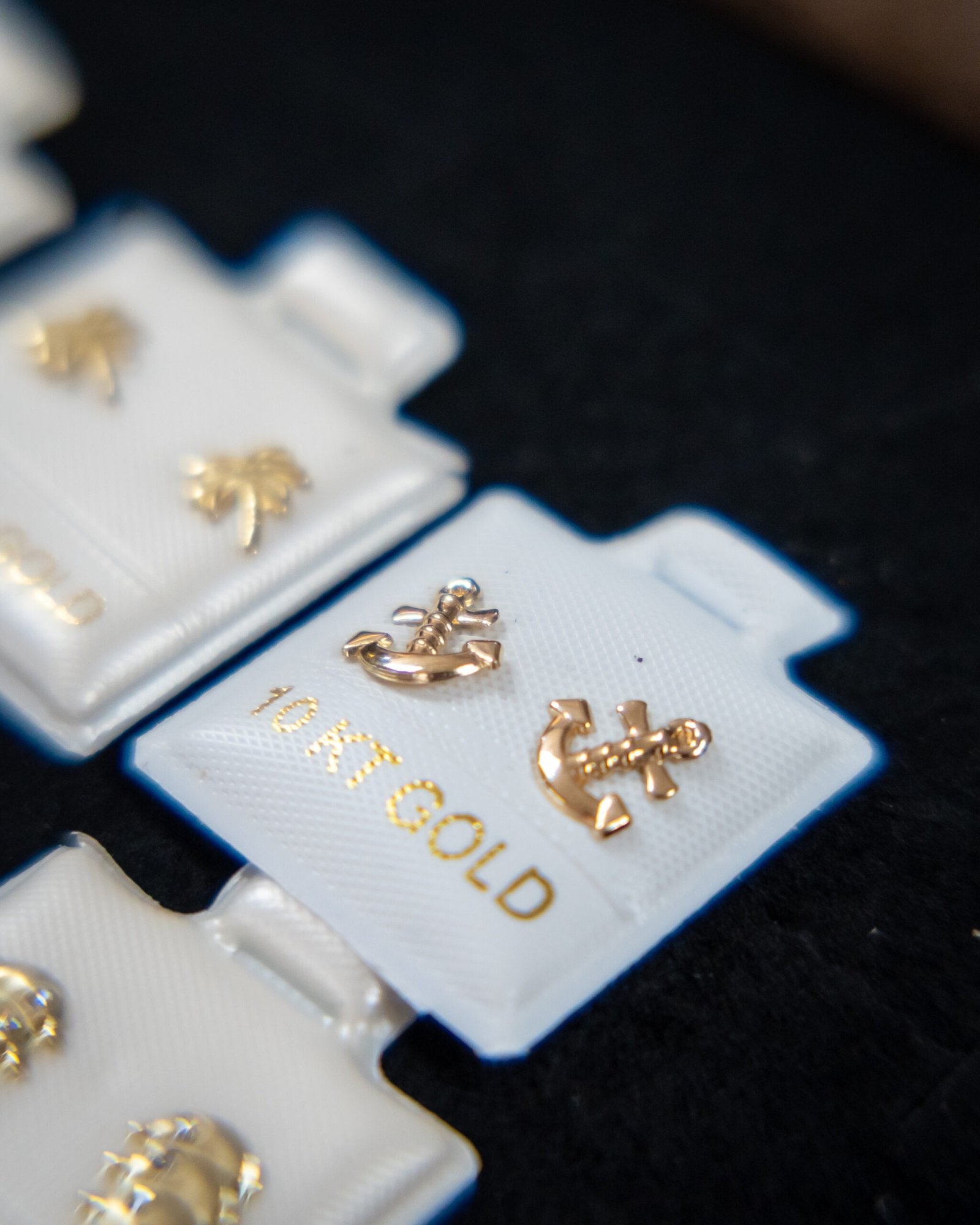Anchor Stud Earrings ? 10K Gold