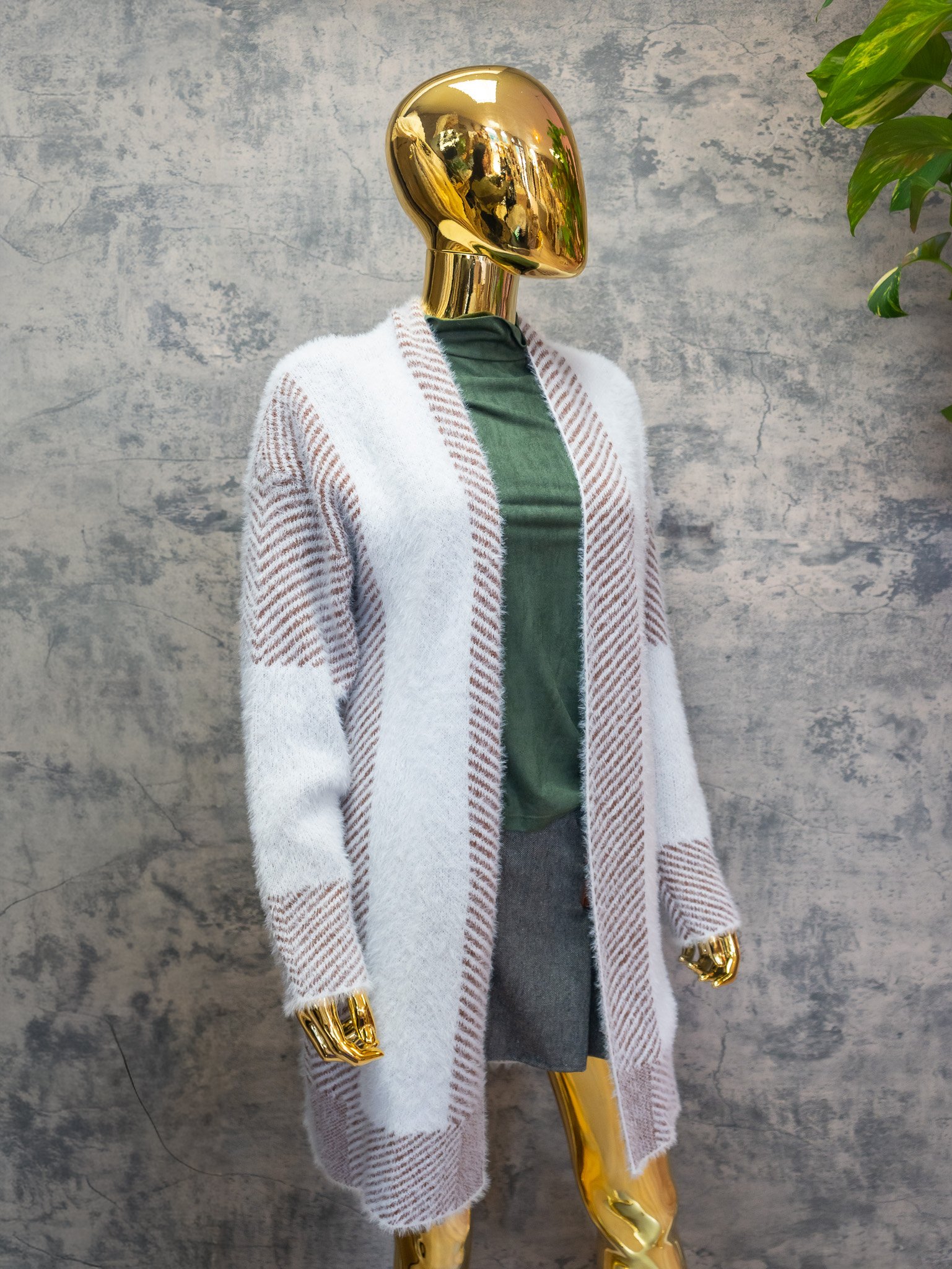 White cardigan Faux fur | RESORT WEAR - Image 3