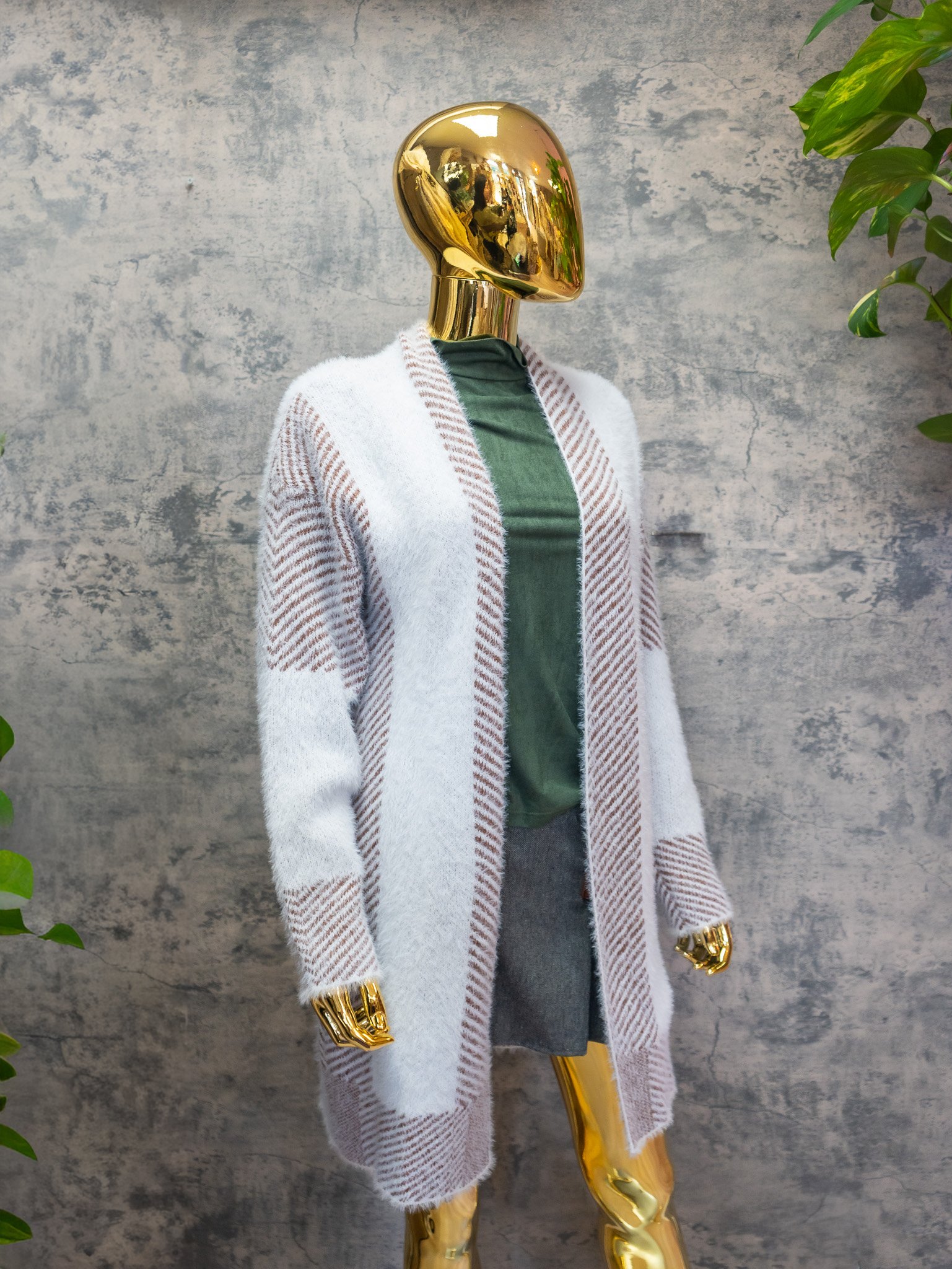 White cardigan Faux fur | RESORT WEAR - Image 2
